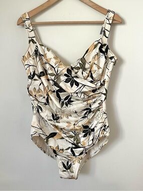 Miraclesuit Floral Draped Ruched Slimming One Piece Bathingsuit Swimsuit Size 18